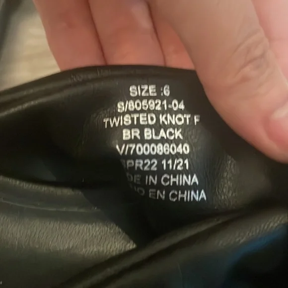 Banana Republic size 6 black sandal - Picture 4 of 4